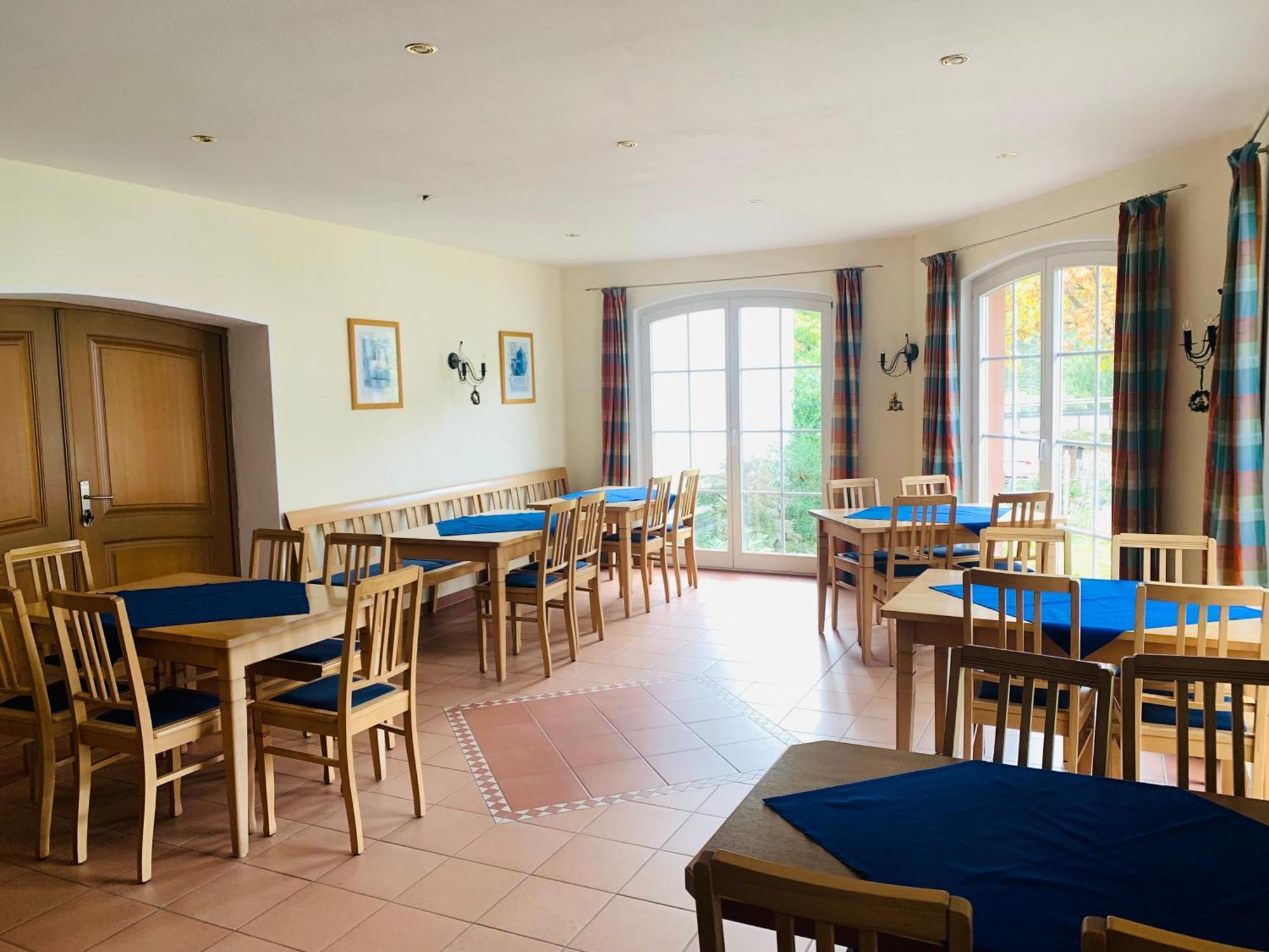 Weinhof Michael Morbach Hotel Целтинген-Рахтиг Екстериор снимка