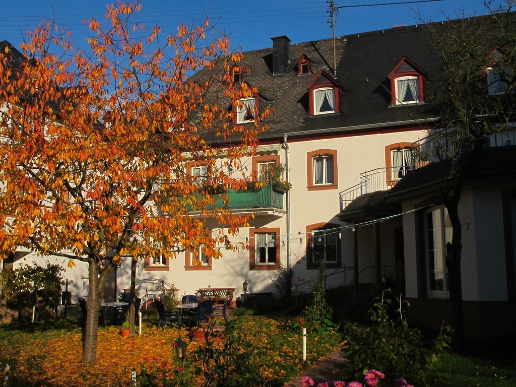 Weinhof Michael Morbach Hotel Целтинген-Рахтиг Екстериор снимка