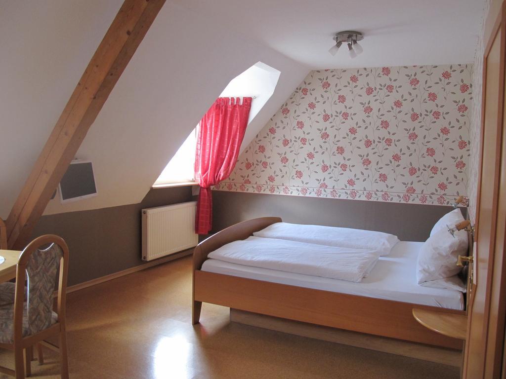 Weinhof Michael Morbach Hotel Целтинген-Рахтиг Стая снимка