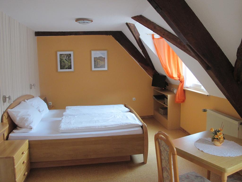 Weinhof Michael Morbach Hotel Целтинген-Рахтиг Екстериор снимка